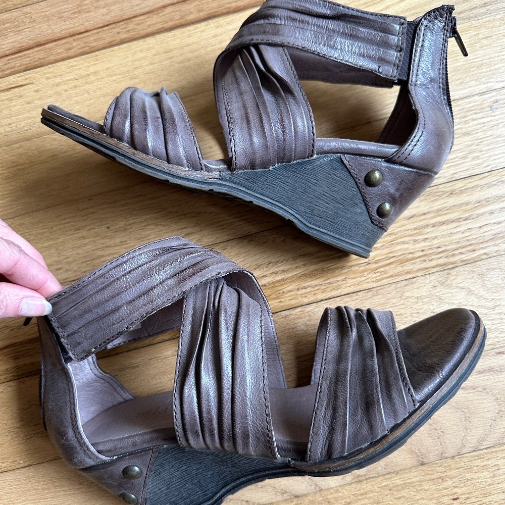 Bussola Taupe Brown Leather Strappy Wedge Heel Sandal